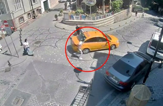 Hırsız taksici! İstanbul'da taksici, turistin unuttuğu cep telefonunu çalıp kaçtı