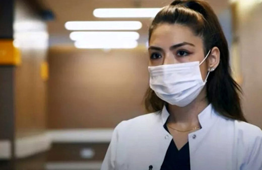 Koronavirüs kapan hemşire, görme, tat alma ve koku alma duyularını kaybetti