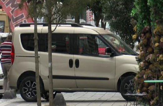 İstanbul'da kaldırımlara satılık-kiralık araç konulması yasaklanıyor!