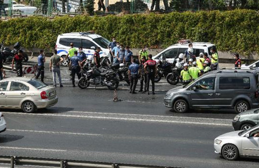 Bağcılar TEM'de feci kaza Yunus polisleri ağır yaralandı