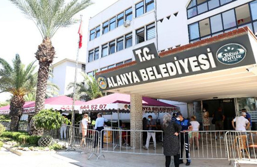 Başkanında Kovid-19 tespit edilen Alanya Belediyesi'nde "çadırlı hizmet" dönemi