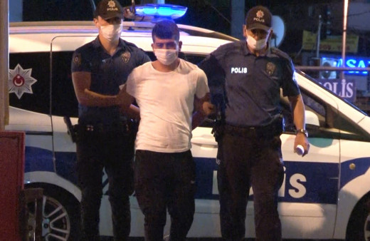 Şişli’de eli bıçaklı berbere girerek para istedi yakalandı