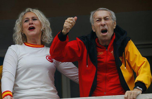 Göztepespor'un 'Bombacı' dediği efsane isim Halil Kiraz hayatını kaybetti