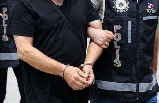 4'ü çocuk 14 kişi! Esenyurt'ta minibüste sığınmacılar yakalandı