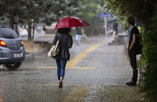 Meteoroloji şiddetli yağmur uyarısı verdi! İstanbul, Bursa, Kocaeli, Balıkesir listede