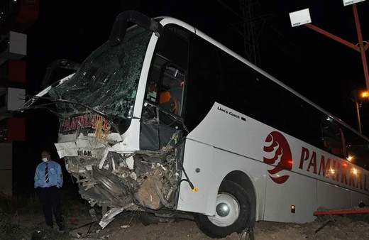 Afyonkarahisar'da yolcu otobüsü şarampole uçtu: 30 yaralı var