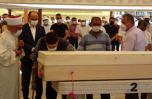 Koronavirüsten ölen Çumra Belediye Başkanı Halit Oflaz toprağa verildi