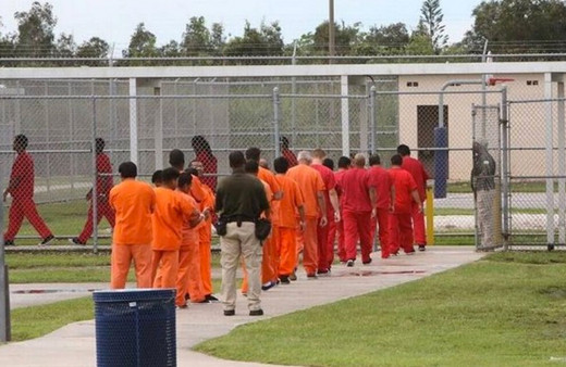 ABD'de skandal! Tutuklu Müslümanlar göçmenlere zorla domuz eti yedirdiler