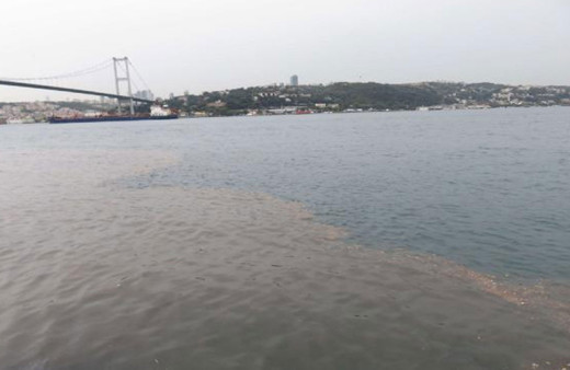 İstanbul Boğazı'na çamur aktı! Bu hale geldi