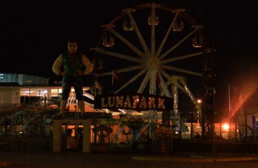 İzmir'de lunaparkta eğlence halatı koptu: Yaralılar var