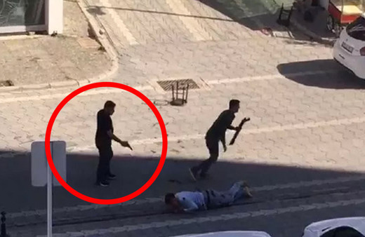 Samsun'da sokak ortasında tüyler ürperten infaz! Dipçik ile düşürüp kafasına sıktı