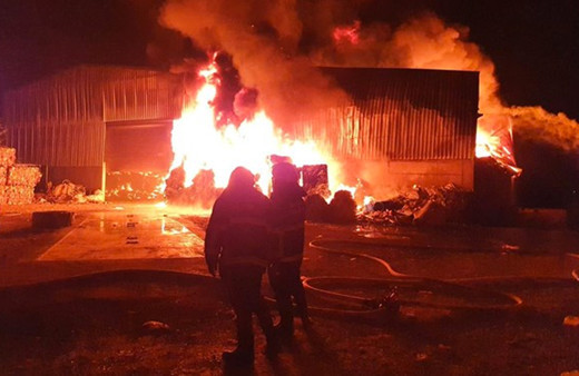 Adana’da geri dönüşüm fabrikasında yangın