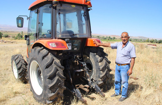 Kayseri'de sıfır kilometre aldığı traktör hayatını kabusa çevirdi intihar bile düşünüyorum