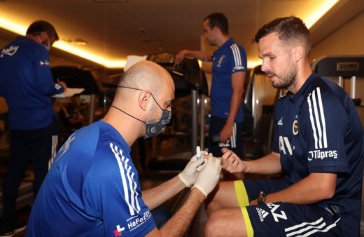 Fenerbahçer'de Novak ve Sinan Gümüş testten geçti