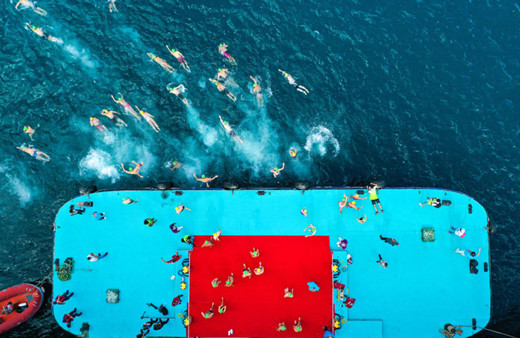 İstanbul Boğazı'nda 32'nci Boğaziçi Kıtalararası Yüzme Yarışı heyecanı yaşandı