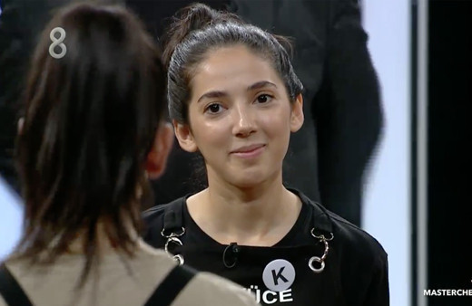 Masterchef Ayyüce en yakın arkadaşı Duygu Acarsoy'u sırtından bıçakladı