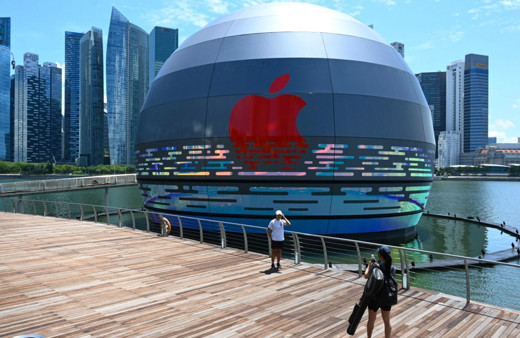 Apple Singapur'da tamamen su üzerinde duran mağaza açtı