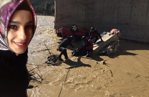 Giresun'da çöken yolu görmeyen otomobil dereye uçtu: 1 ölü 1 yaralı