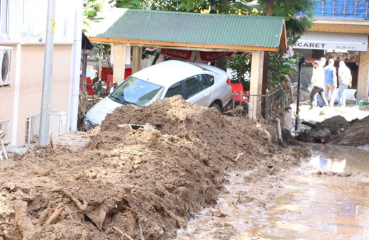 Giresun'da sel felaketinde can kaybı 8 oldu