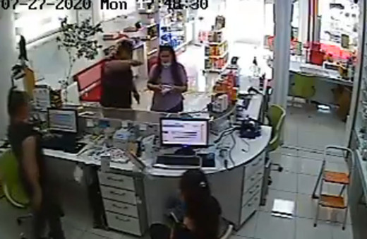 Eczane'de korkunç görüntüler! Resmen insanlıktan çıktı