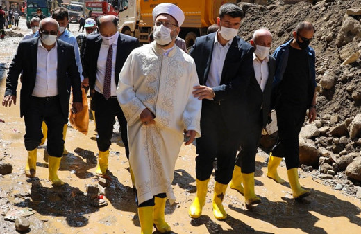 Diyanet İşleri Başkanı Ali Erbaş Giresun'daki selde hasar gören camileri inceledi