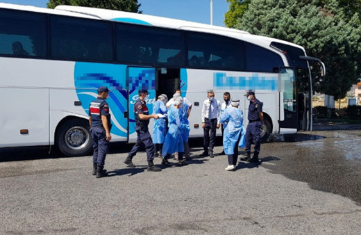 Manisa'da test sonucu pozitif çıkan hasta otobüste yakalandı herkesi riske attı