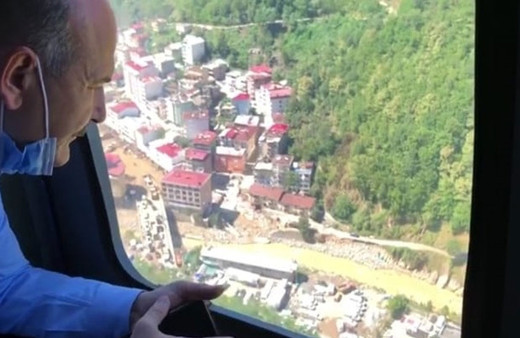 İçişleri Bakanı Süleyman Soylu Giresun'daki sel bölgesini havadan inceledi