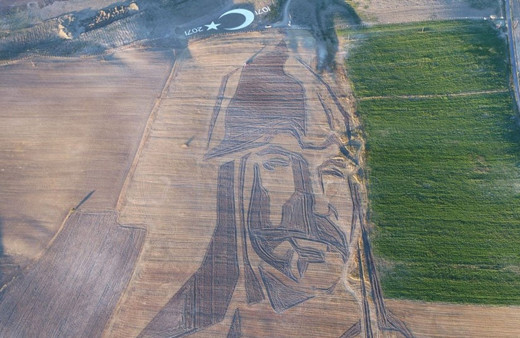 121 dönüm tarla üzerine Sultan Alparslan silüeti