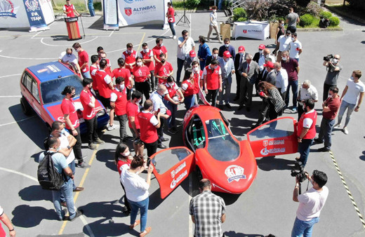 Üniversite öğrencilerinin ürettiği elektrikli otomobil tanıtıldı