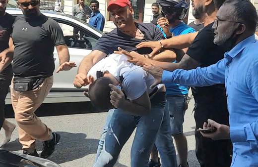 Evinde kaldığı arkadaşının eşine ahlaksız teklifte bulundu dayağı yedi