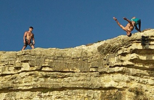 Kocaeli'nde gençler ölüme böyle meydan okuyor! Yürekleri ağızlara getiren anlar