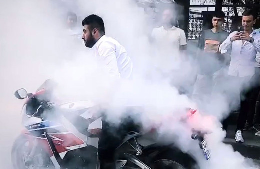 İstanbul Zeytinburnu'nda motosikletli magandalardan “drift” terörü! İşte o anlar