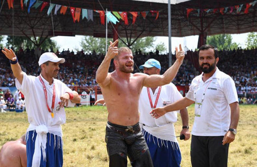 Sahte belgeyle antrenör oldu, Kırkpınar'a 2 kez başpehlivan çıkardı