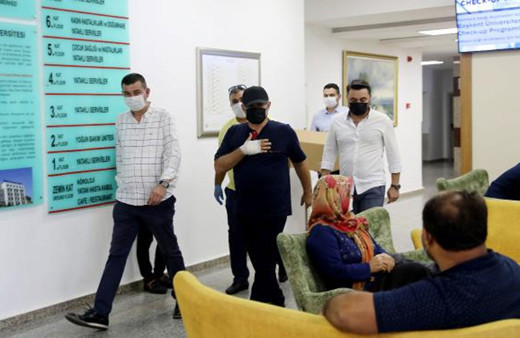 Koronavirüsü yenen Alanya Belediye Başkanı Adem Murat Yücel taburcu edildi