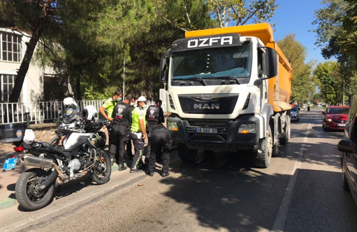 Bursa'da kamyonet motorsiklete çarptı! 1'i çocuk 3 ölü