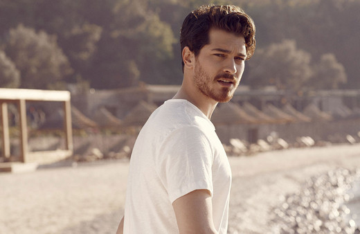 Çağatay Ulusoy kilolu halinden kurtulmaya çalışıyor paylaşımı olay oldu