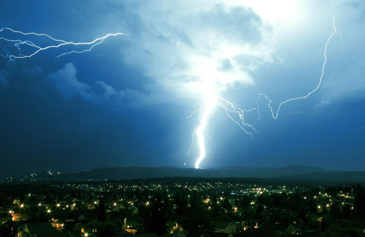 Uganda'da kulübeye yıldırım düştü 10 çocuk öldü