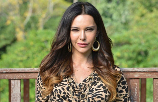 'Sevişmeli öpüşmeli çıplak...' yorum Hande Ataizi'ni kızdırdı cevabı verdi