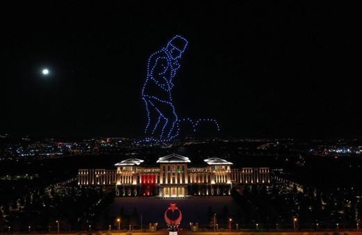 Beştepe'de 300 İHA muhteşem gösterisi