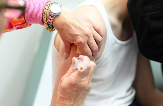 Zatürre aşısı koronavirüsten korur mu? Kimler zatürre aşısı olmalı? Grip aşısı koronadan korur mu