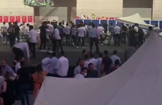 CHP İzmir Gençlik Kolları kongresinde kavga! Gazeteciler dövüldü İl Başkanı Deniz Yücel ne dedi