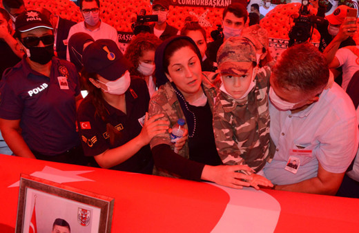 Şehit annesi yürekleri dağladı: Evladıma söz verdim, ağlamayacağım