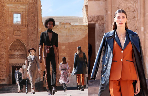 Ünlü mankenler Ağrı'da İshak Paşa Sarayı'nda defile yaptı turistlerden büyük ilgi