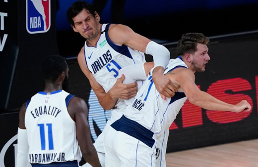 NBA'de Marcus Morris'ten Luka Doncic'e sert faul! Parkede ortalık karıştı