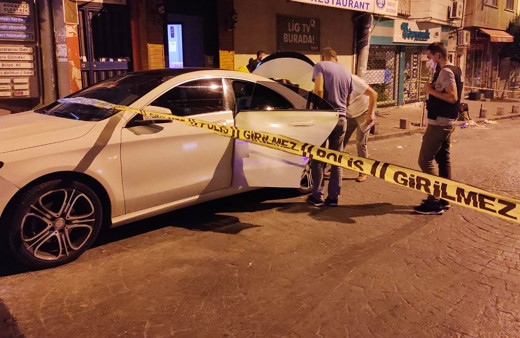 Beyoğlu'nda iş yerine ve lüks bir araca silahlı saldırı