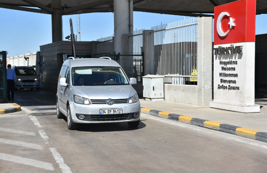 Bulgaristan karantinayı kaldırınca Kapıkule Sınır Kapısı'ndan girişler başladı