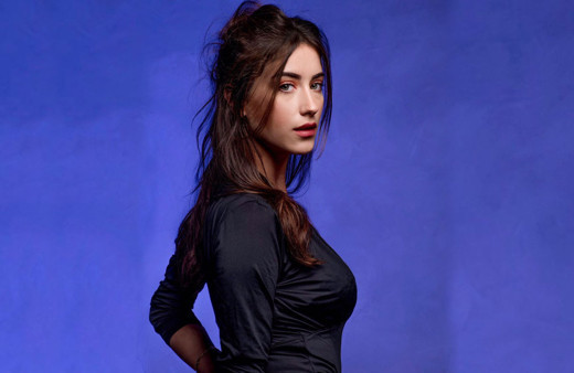 Hazal Kaya'nın şiddet itirafı gündeme bomba gibi düştü Twitter'da TT oldu