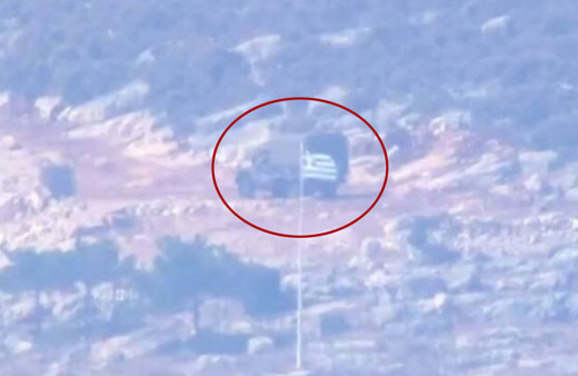 İşte Meis Adası'ndaki Yunan askerleri! Devriye gezerken Antalya'dan görüntülendiler