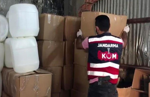 İstanbul'da dev operasyon! 7 bin 220 litre sahte içki ele geçirildi