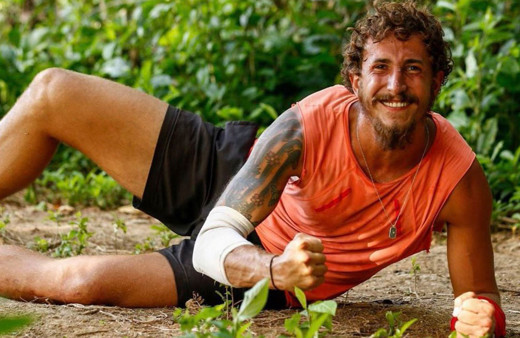Survivor Berkan saçlarını kazıttı askerlik için gün sayıyor sevgilisiyle paylaştı